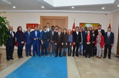 Vali Düzgün, Göçmenler Günü Nedeniyle Kayseri'deki Yabancıları Kabul Etti