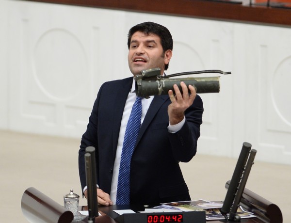 Meclis kürsüsü cephanelik gibi