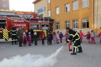 MUSTAFA ÖZCAN - İtfaiye'den Minik Öğrencilere Yangın Dersi