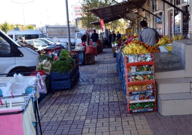 Kahta İlçesinde Kaldırım İşgaline Tepki