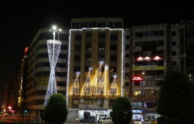 Konak'ta Yeni Yıl Işıltısı