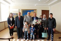 MAHMUT ÖZTÜRK - Vali Demirtaş, Göçmen Aileyi Makamına Kabul Etti
