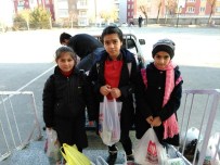 MUSTAFA ÖZYÜREK - Yozgat Erdoğan Akdağ Ortaokulu Öğrencilerinden Bayırbucak Türkmenlerine Gıda Yardımı