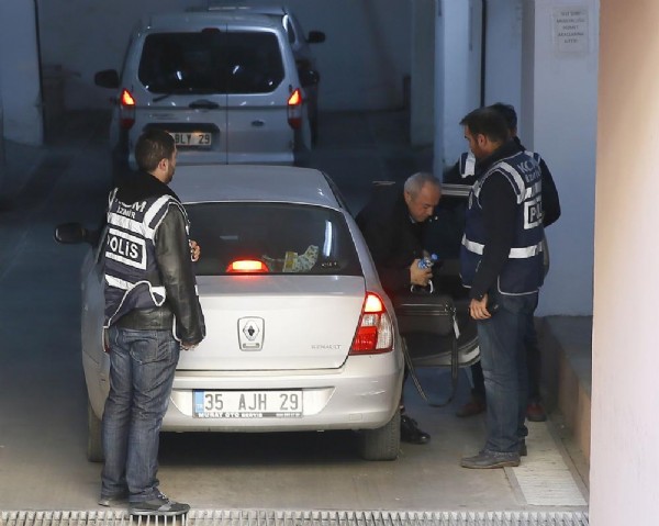 İzmir'de 'paralel yapı' operasyonu