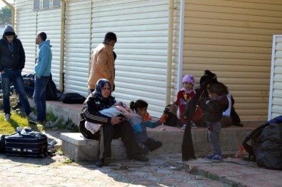 Ayvalık'ta 120 Suriyeli Göçmen Jandarmaya Yakalandı