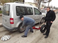 ŞEHİT YÜZBAŞI - Tamircilerde Kış Lastiği Yoğunluğu