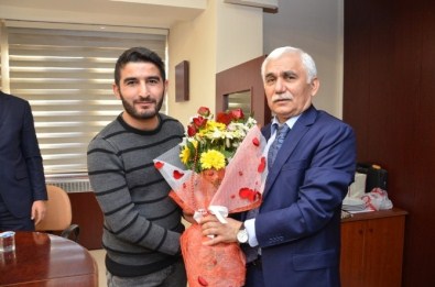 Vali Alimoğlu Misafir Öğrencilerle Buluştu