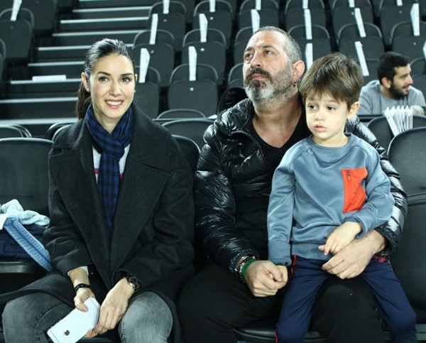 Cem Yılmaz ve Ahu Yağtu basket maçında