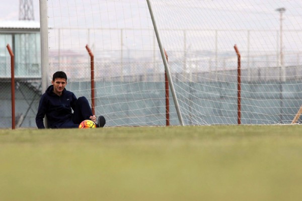 Akın: Şike sürecinde futbolu bırakmayı düşündüm