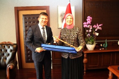 Başkan Subaşıoğlu'ndan Bakan Ramazanoğlu'na Ney Hediyesi