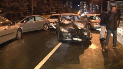 Başkent'te Kar Yağışı Trafik Kazalarını Beraberinde Getirdi