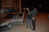 KAR MASKESİ - Kar Maskeli Otomobil Sürücüsü Polisi Harekete Geçirdi