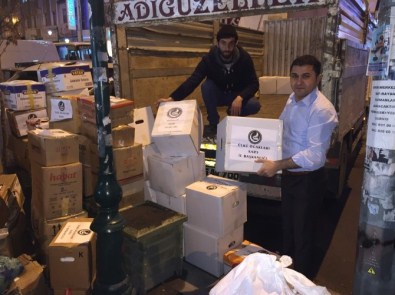 Kars'tan Bayırbucak Türkmenlerine İki Kamyon Yardım