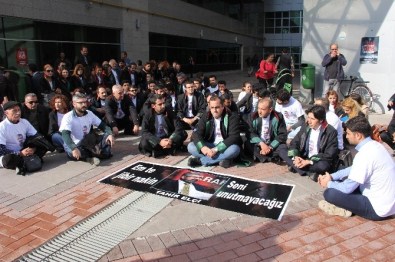 Mersin'de Avukatlardan Tahir Elçi İçin Oturma Eylemi