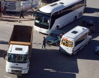 SALIH KUTLU - Model Ve Renkleri Aynı İki Araç Çarpıştı Açıklaması 1 Yaralı