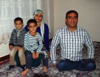 ENGELLİ ÇİFT - Engelli Çift Birbirlerine Sarılarak Hayata Tutundu