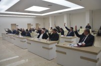 ALI ÇAKıR - Partisinden İstifa Eden Belediye Meclis Üyesine Ayrı Masa