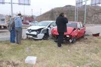 Tavşanlı'da Trafik Kazası Açıklaması 2 Yaralı