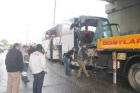 Yolcu Otobüsüyle Tır Çarpıştı Açıklaması 25 Yaralı