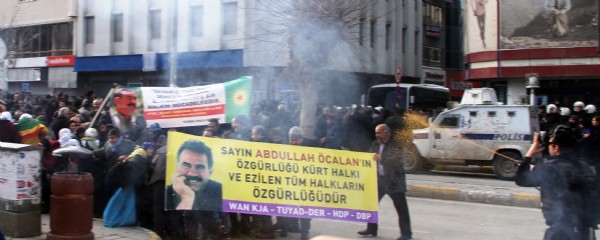 Öcalan yürüyüşünde ortalık karıştı