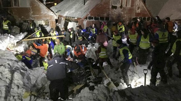 Çığ faciası bir köyü yok etti