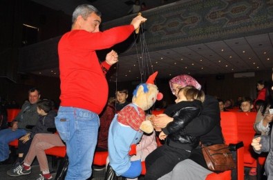 Çocuklar Kukla Tiyatrosu İle Eğlendi