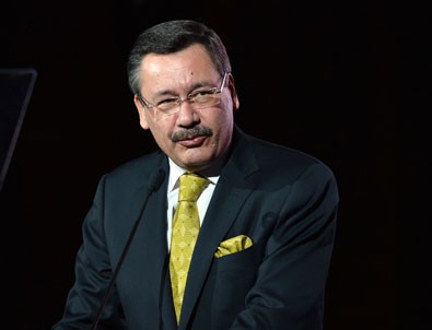 Melih Gökçek Osmanlı Halk Pazarı esnafına seslendi