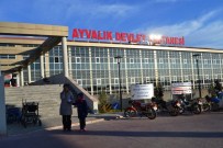 OTOBÜS DURAĞI - Vatandaşlar Devlet Hastanesi Önüne Üstü Kapalı Durak İstiyor