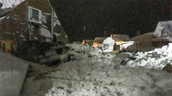 Çığ faciası bir köyü yok etti