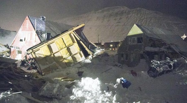 Çığ faciası bir köyü yok etti