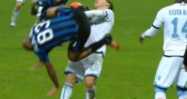 Felipe Melo'dan rakibe uçan tekme