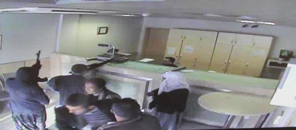 Kadın Şalvarlı PTT Soygunu Kamerada