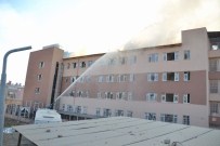 SIIRT BELEDIYESI - Atıl Hastane Binasında Yangın