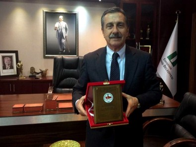 Başkan Ataç'a Bir Ödül De Kamu Çalışanlarından