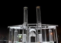 MEHMET KAVUKÇU - Buzla Yapılan Maket Çifte Minareler Medresesinin Gece Görüntüsü Büyüledi