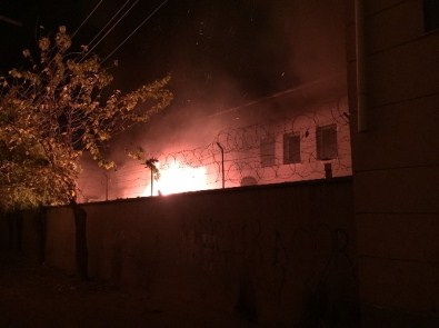 Diyarbakır'da PKK'lılar okul yaktı