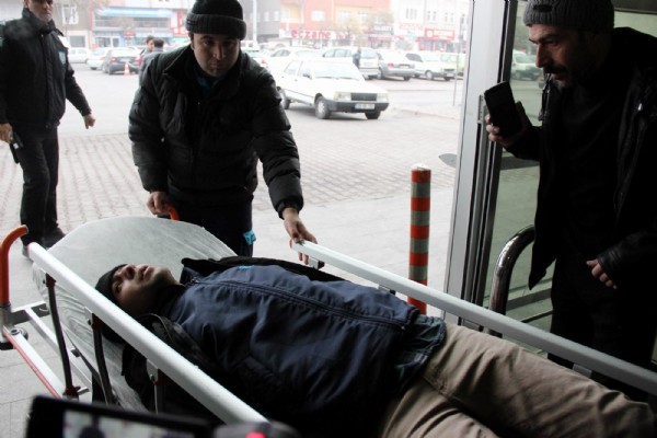 Servis minibüsü devrildi: Çok sayıda yaralı var