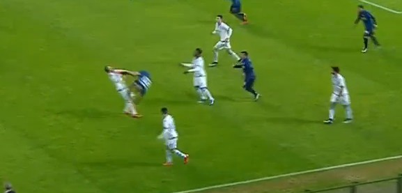 Felipe Melo'dan rakibe uçan tekme