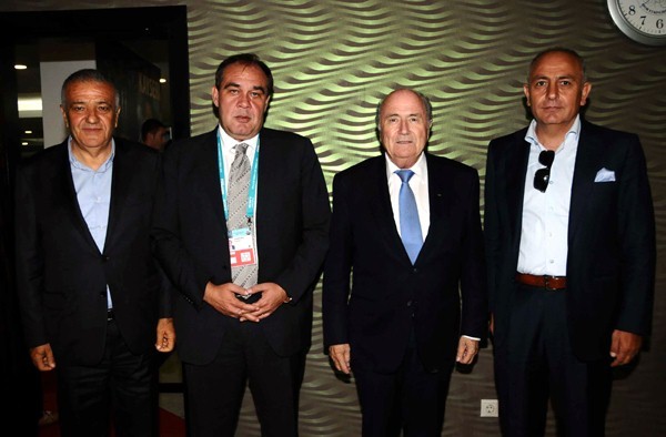 Sepp Blatter ve Michel Platini'ye futboldan men cezası