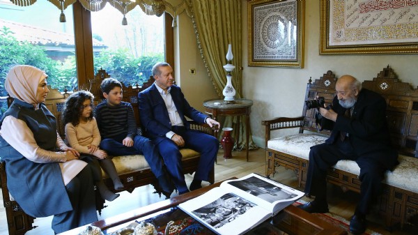 Cumhuriyet gazetesi Ara Güler'den özür diledi