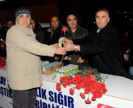 ULU CAMİİ - Aksaray'da Kandilde Süt Ve Karanfil Dağıtıldı