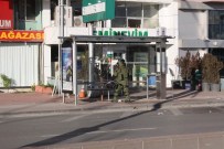 SPOR AYAKKABI - Durağa Bırakılan Çanta Patlatıldı, İçinden Ayakkabı Çıktı