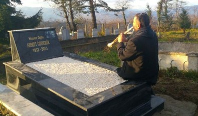 Hüsnü Şenlendirici Mezar Başında Klarnet Çaldı