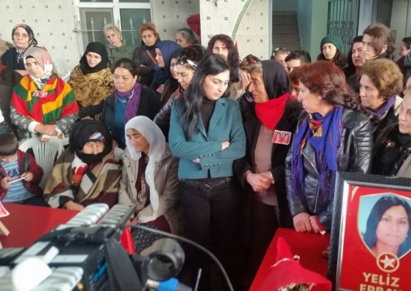 Figen Yüksekdağ teröristin cenazesinde