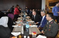 ATEŞ ÇEMBERİ - Afyonkarahisar İl Jandarma Alay Komutanlığı'ndan Şehit Ve Gazi Aileleri Onuruna Yemek