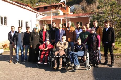 Dergi Satıp Engellilere Sandalye Aldılar