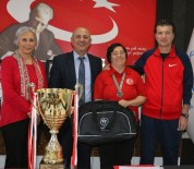 Down Sendromlu 40 Yaşındaki Benay, Masa Tenisinde Dünya İkincisi Oldu