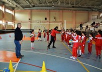 FUTBOL OKULU - Körfez Belediyesi Minik Öğrencileri Sporda Buluşturuyor