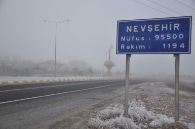 Nevşehir'de Yoğun Sis Sürücülere Zor Anlar Yaşatıyor