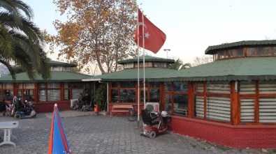 Sakatlar Derneği'nin Mavi Kapaklarını Çaldılar